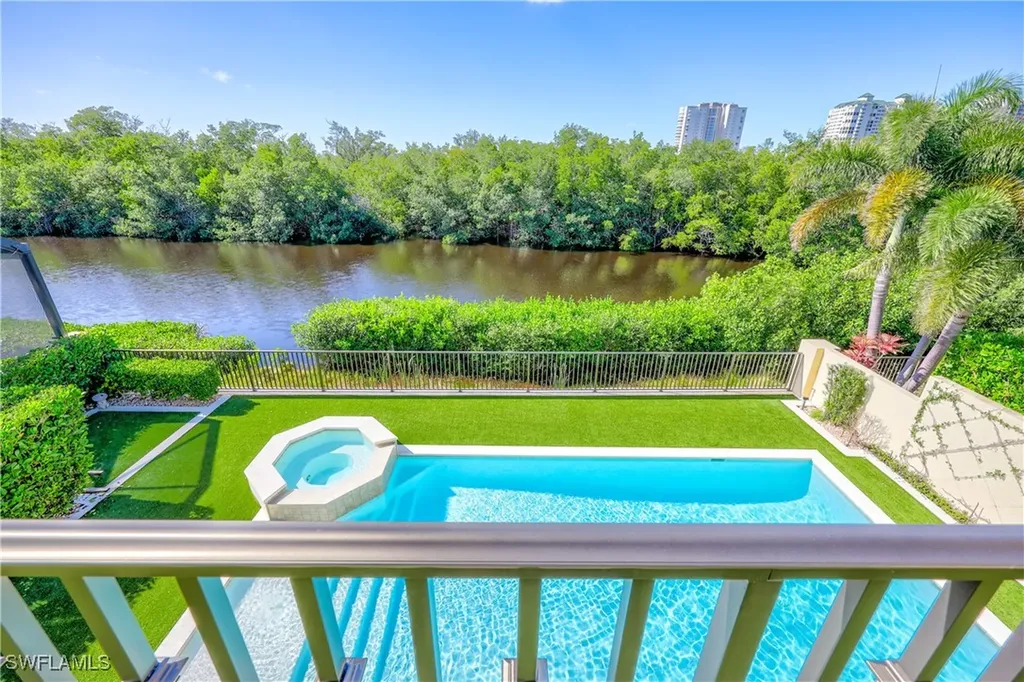 8057 Via Vecchia Naples FL 34108