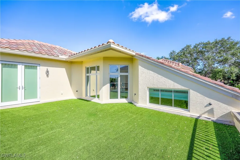 8057 Via Vecchia Naples FL 34108