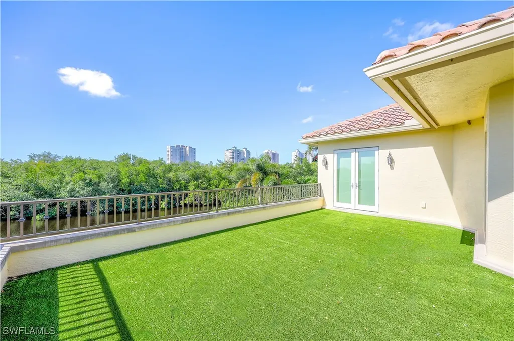 8057 Via Vecchia Naples FL 34108