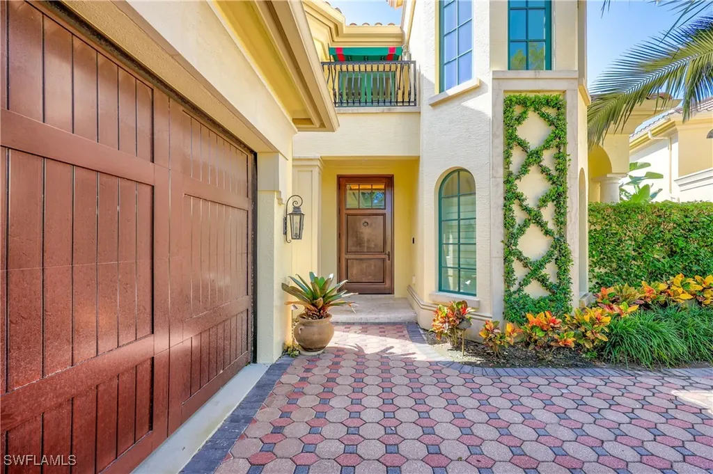 8057 Via Vecchia Naples FL 34108