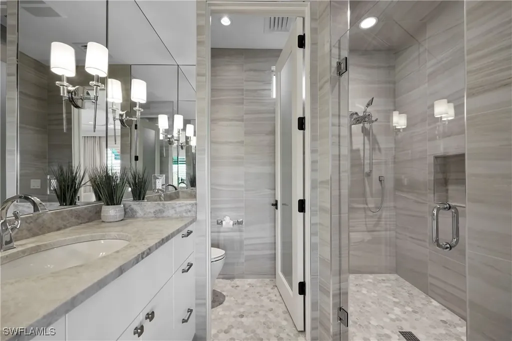 8057 Via Vecchia Naples FL 34108