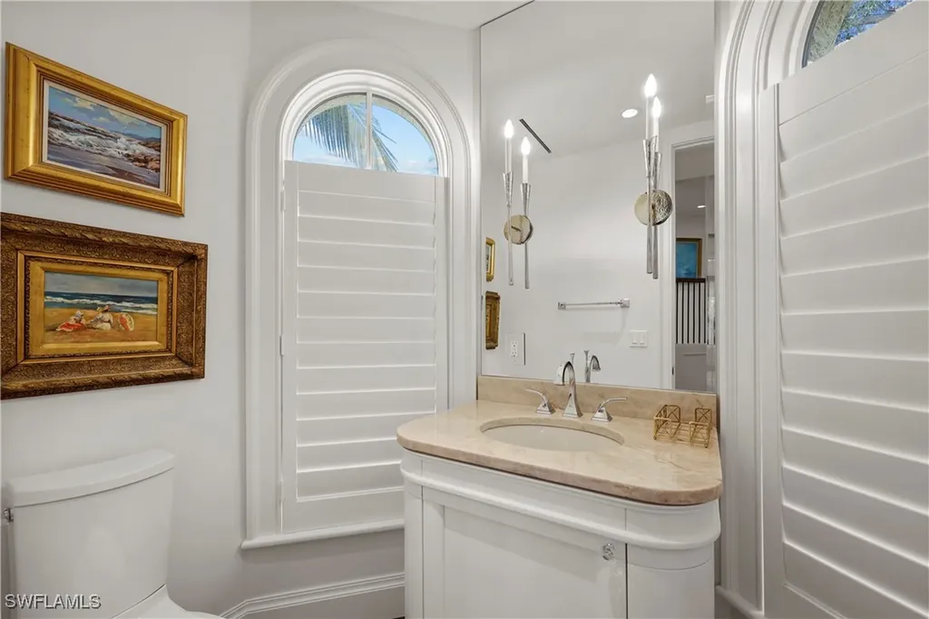 8057 Via Vecchia Naples FL 34108