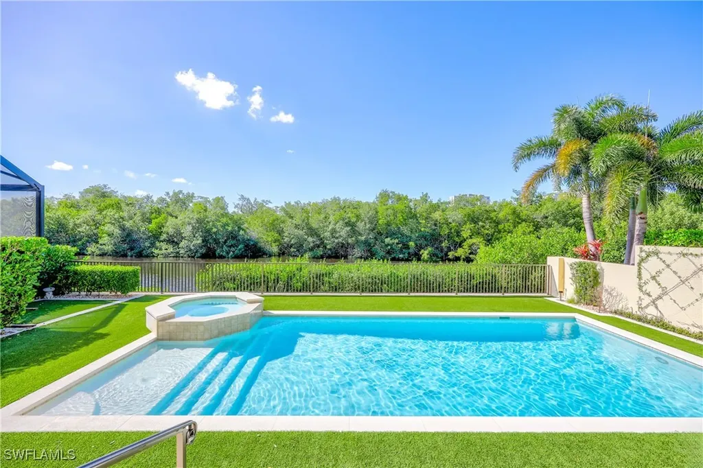 8057 Via Vecchia Naples FL 34108