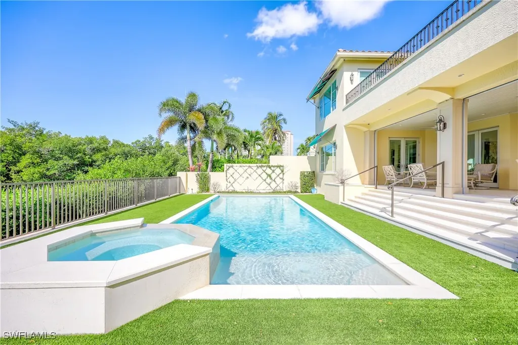 8057 Via Vecchia Naples FL 34108