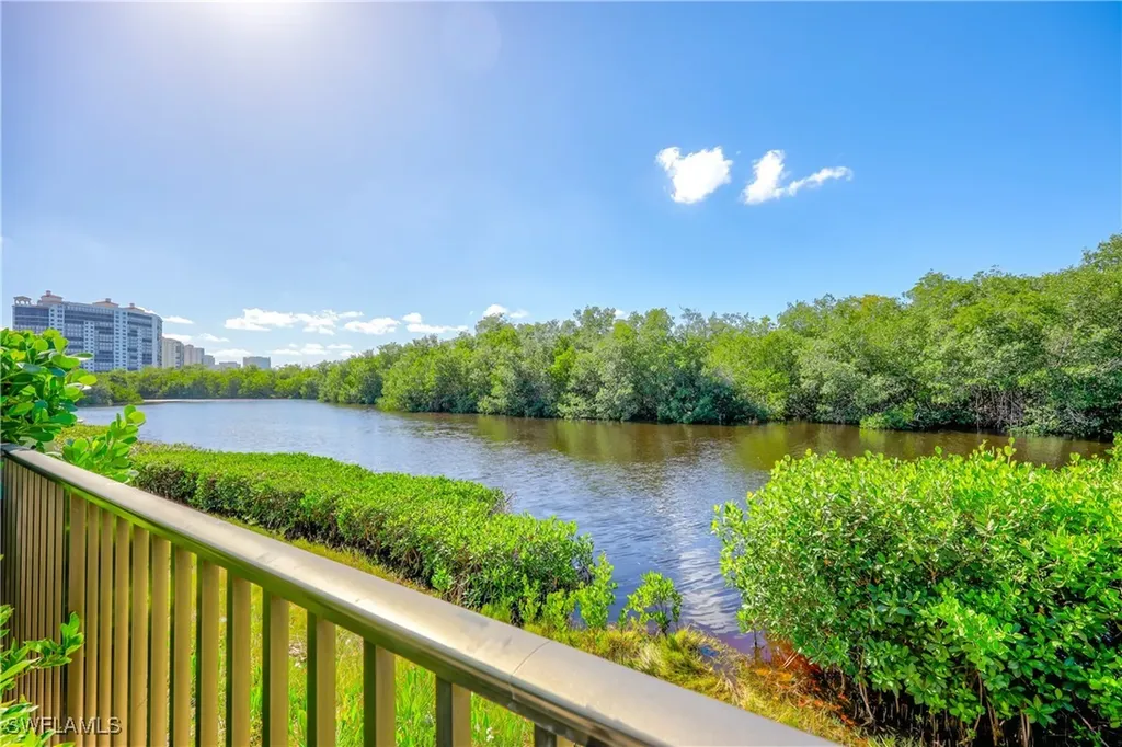 8057 Via Vecchia Naples FL 34108