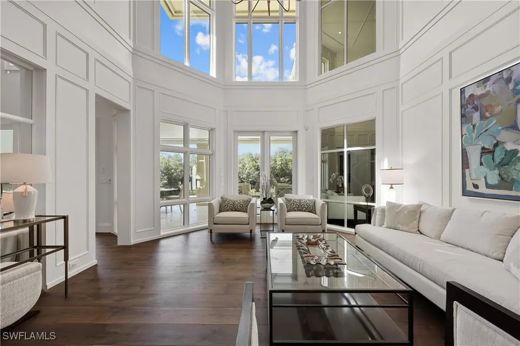 8057 Via Vecchia Naples FL 34108