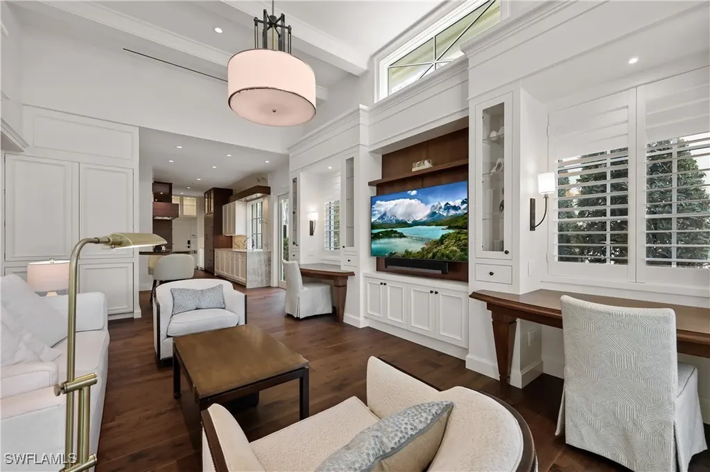 8057 Via Vecchia Naples FL 34108
