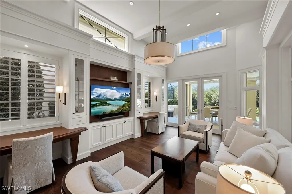 8057 Via Vecchia Naples FL 34108