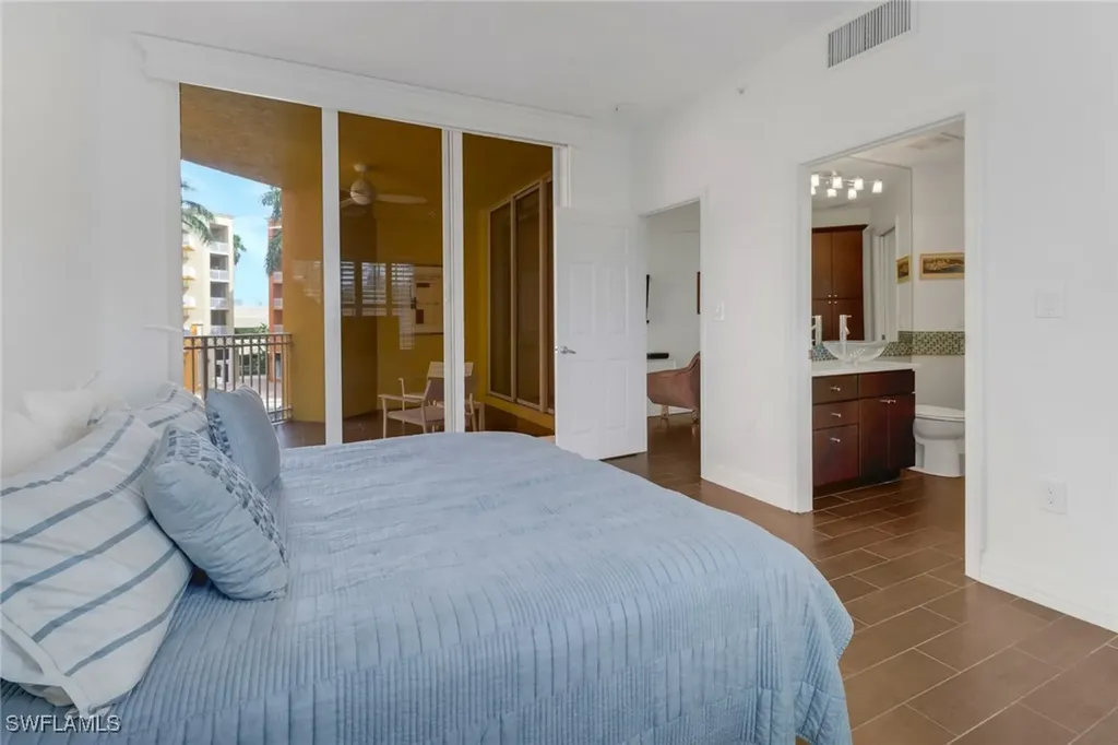 450 Bayfront Place Naples FL 34102