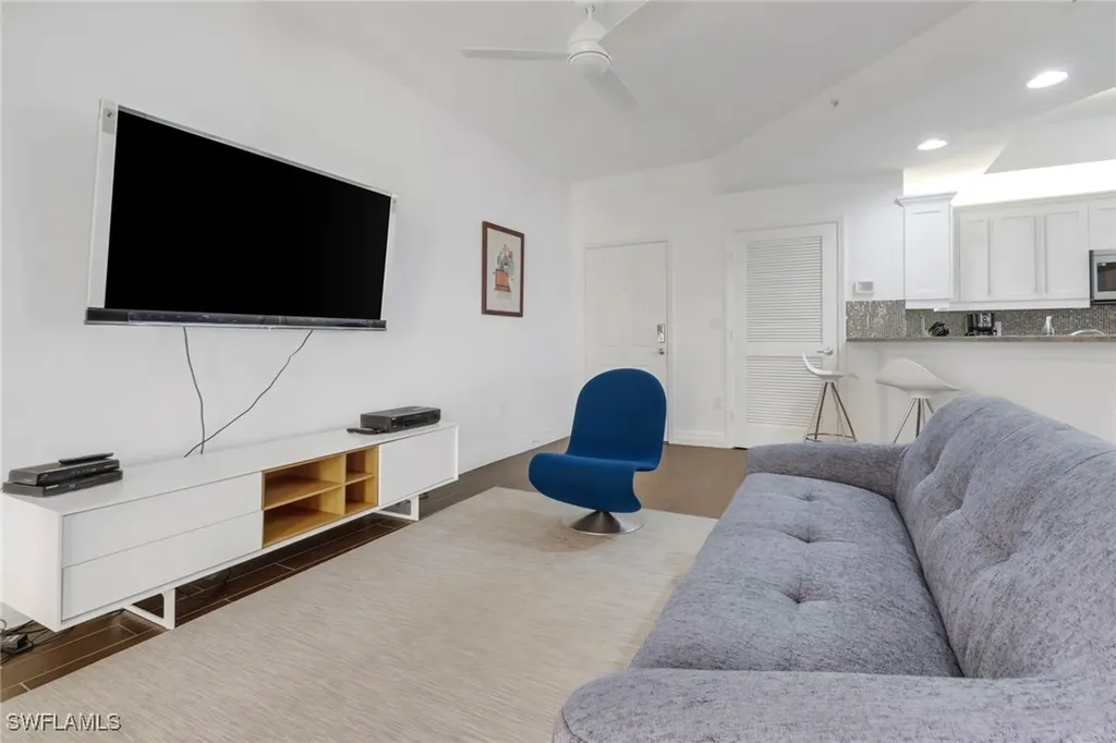 450 Bayfront Place Naples FL 34102