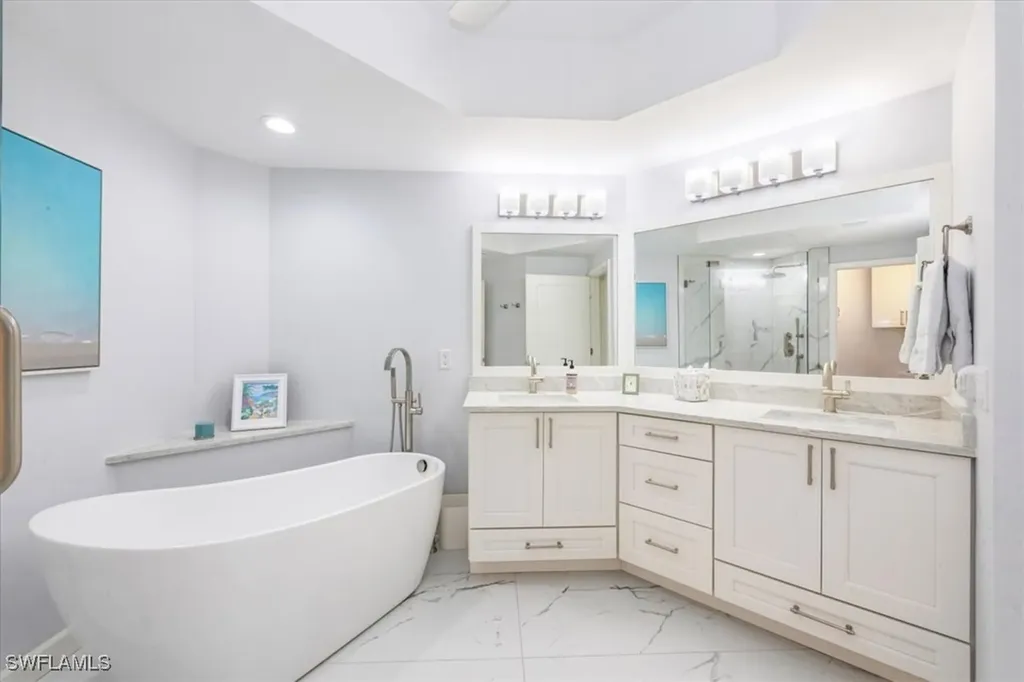 500 L Ambiance Circle Naples FL 34108
