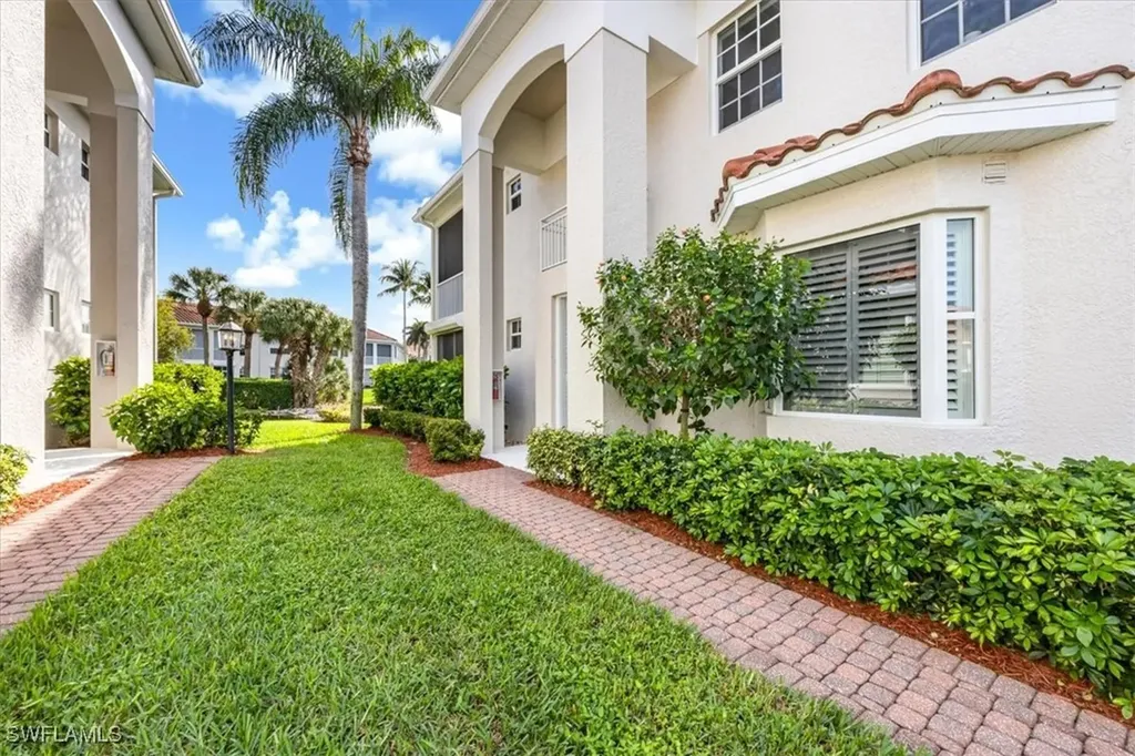 500 L Ambiance Circle Naples FL 34108