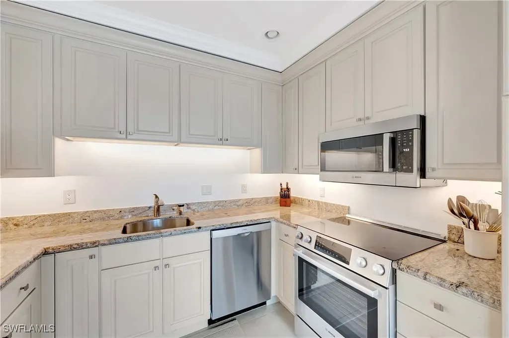 2258 Gulf Shore Boulevard N Naples FL 34102