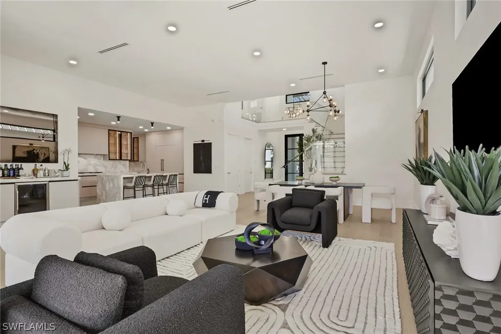 1150 8th Terrace N Naples FL 34102