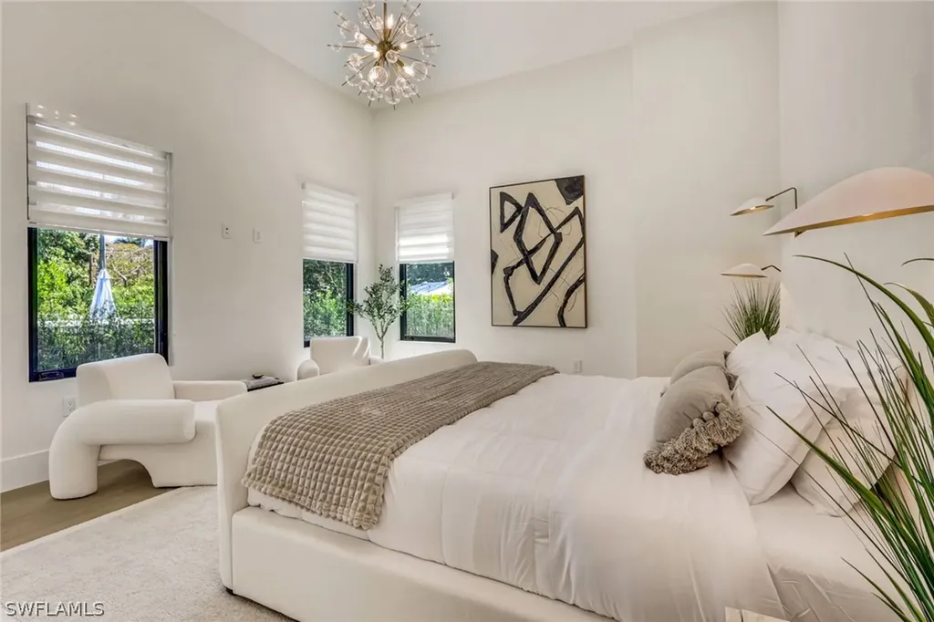 1150 8th Terrace N Naples FL 34102