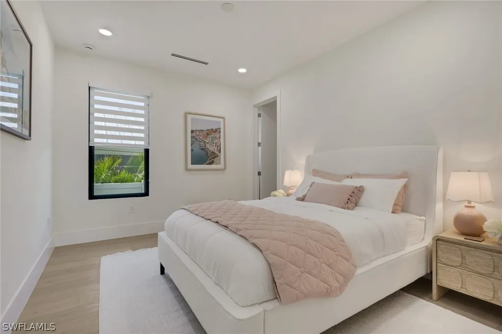 1150 8th Terrace N Naples FL 34102