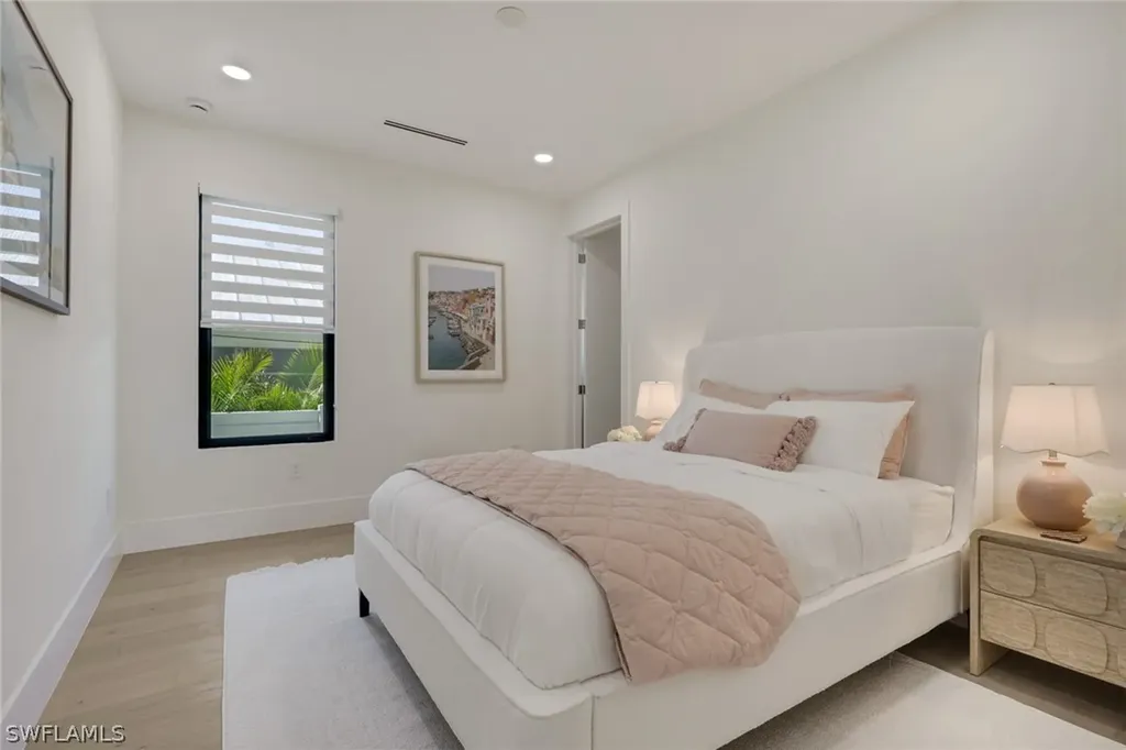 1150 8th Terrace N Naples FL 34102