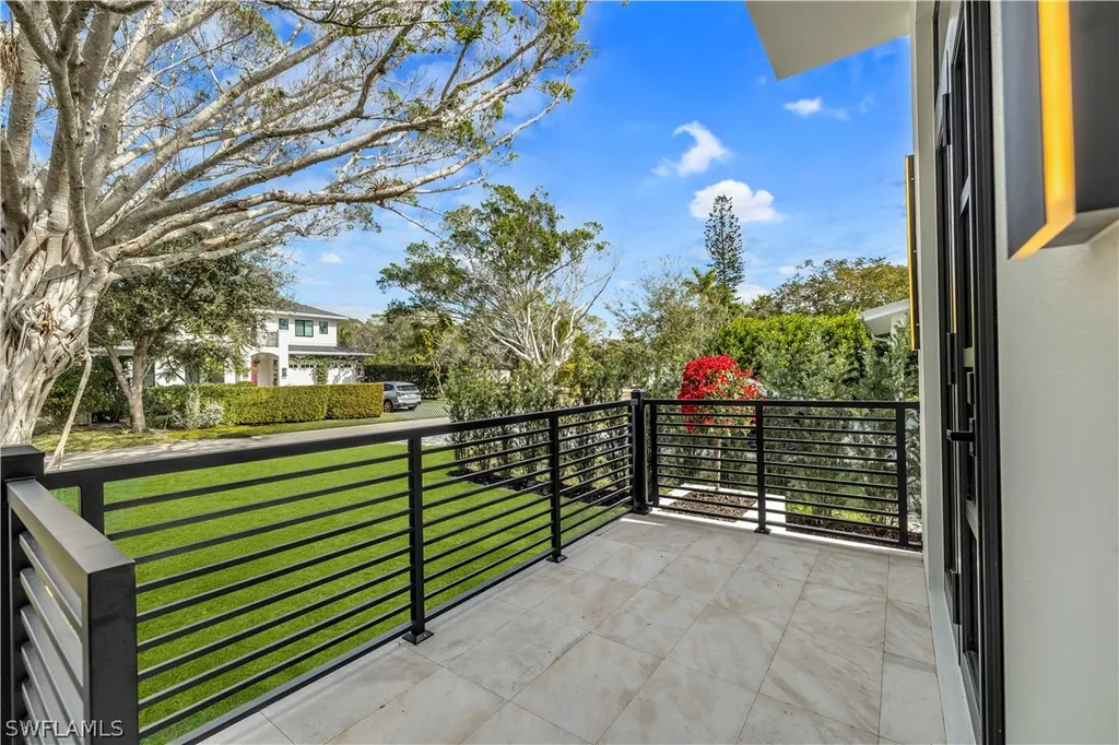 1150 8th Terrace N Naples FL 34102