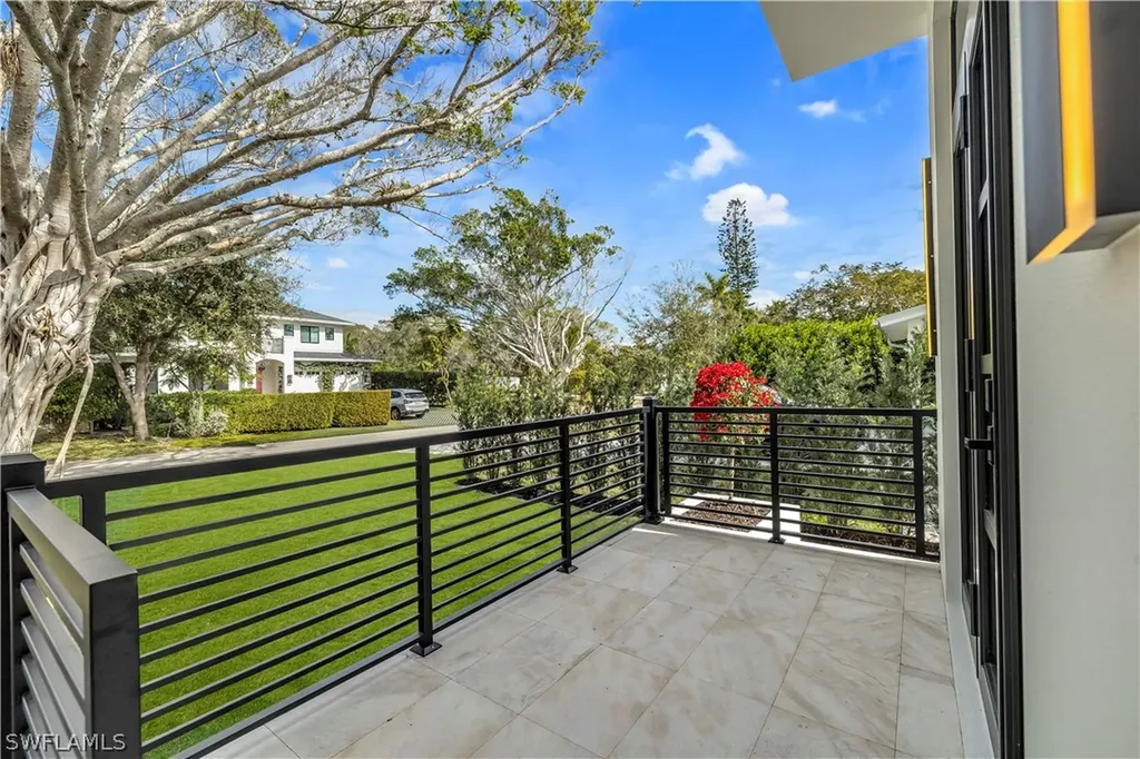 1150 8th Terrace N Naples FL 34102