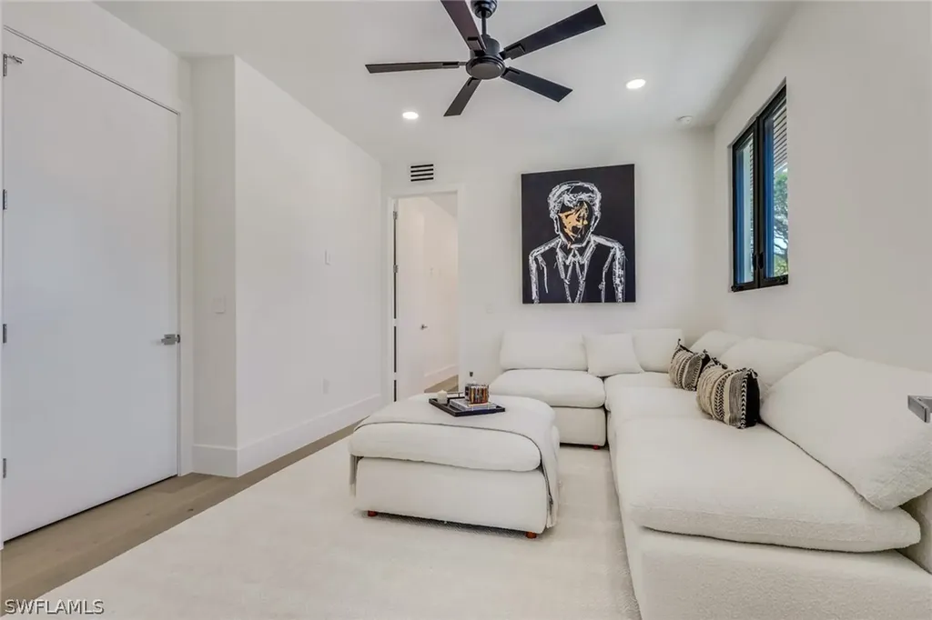 1150 8th Terrace N Naples FL 34102