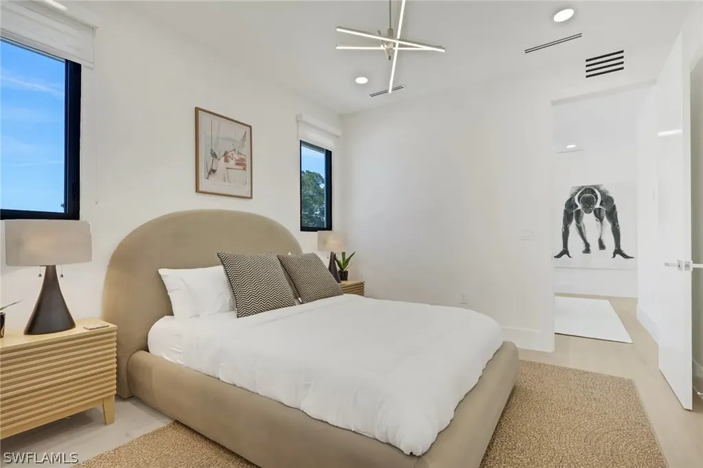 1150 8th Terrace N Naples FL 34102