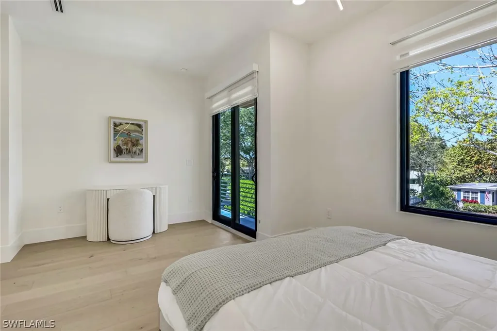 1150 8th Terrace N Naples FL 34102