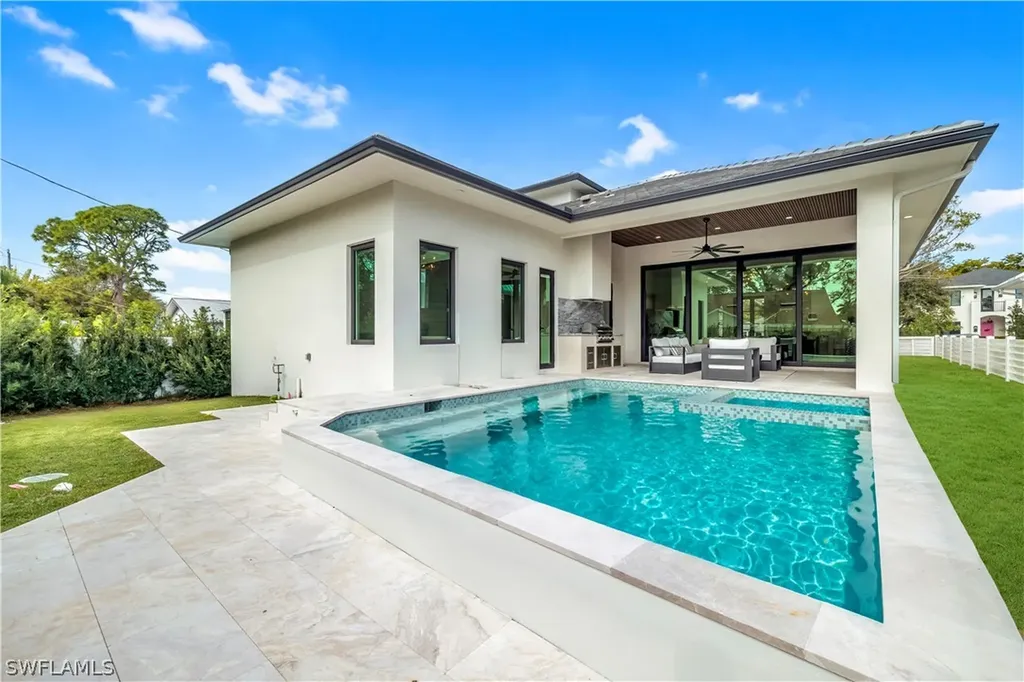 1150 8th Terrace N Naples FL 34102
