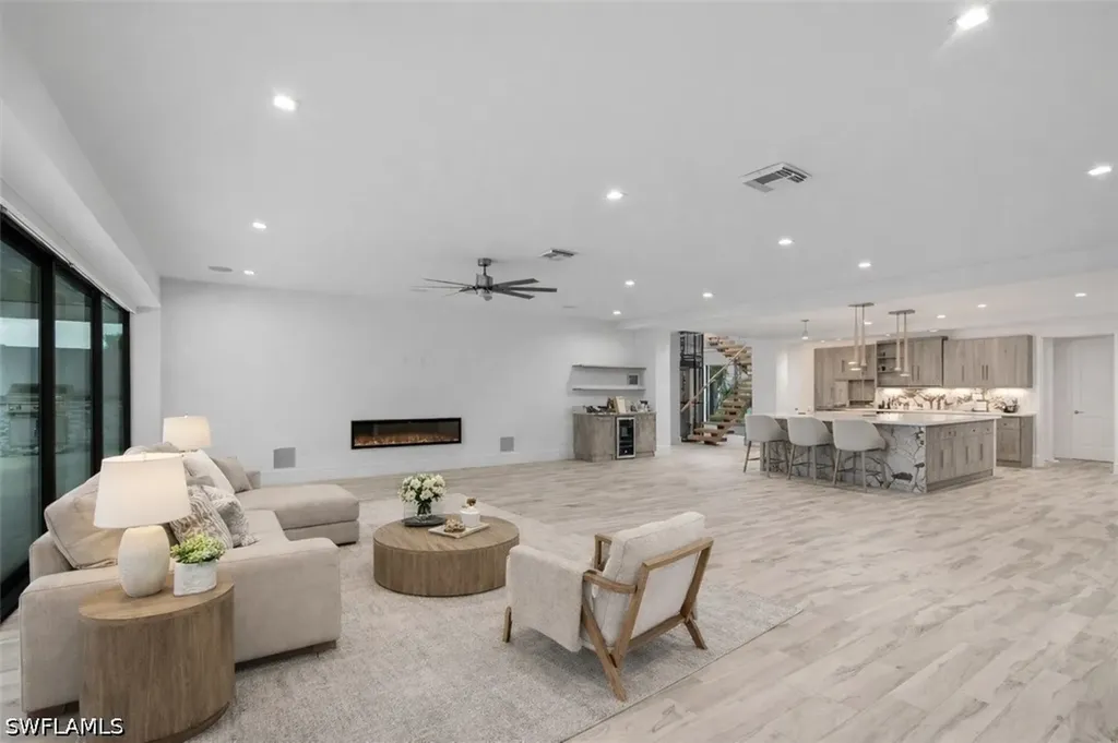 3800 Crayton Road Naples FL 34103