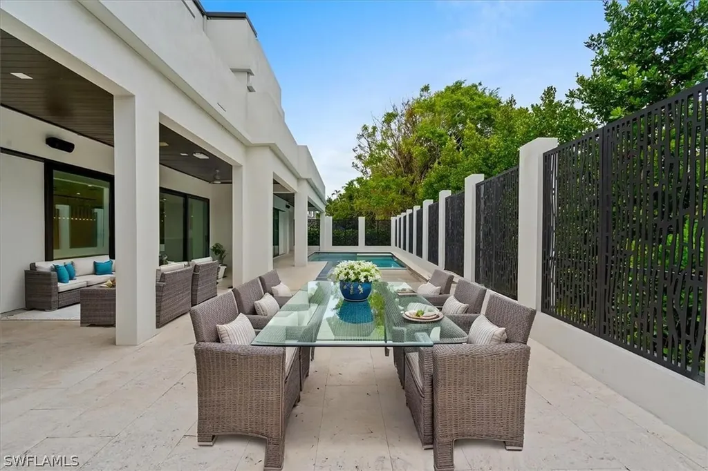 3800 Crayton Road Naples FL 34103