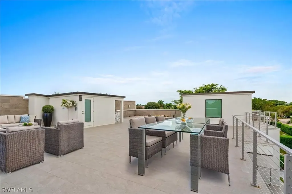 3800 Crayton Road Naples FL 34103