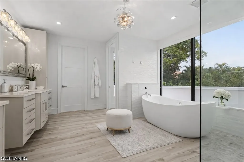 3800 Crayton Road Naples FL 34103