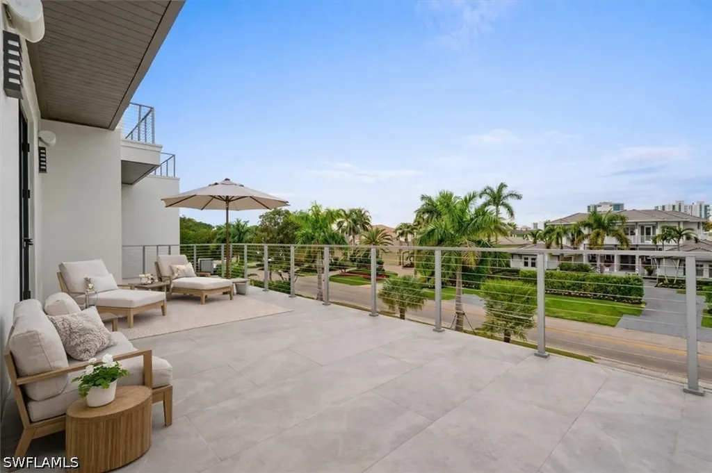 3800 Crayton Road Naples FL 34103