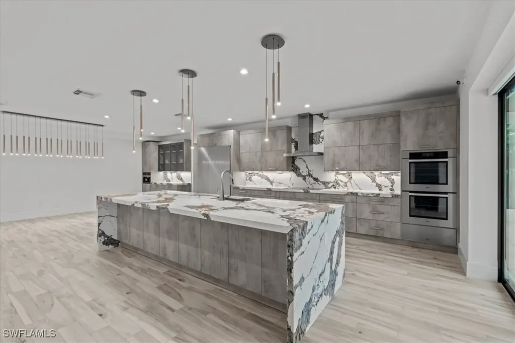 3800 Crayton Road Naples FL 34103