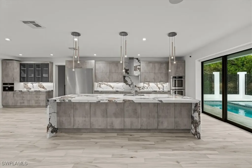 3800 Crayton Road Naples FL 34103