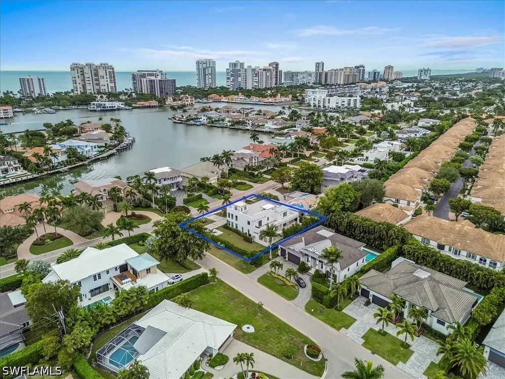 3800 Crayton Road Naples FL 34103