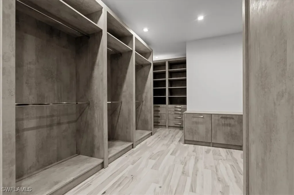 3800 Crayton Road Naples FL 34103