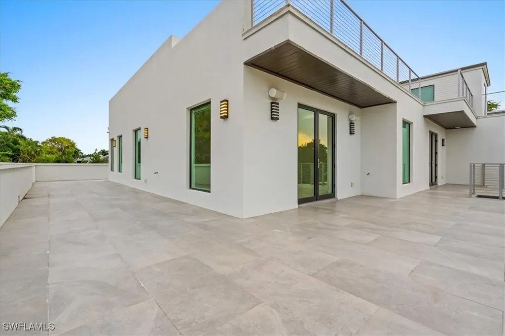 3800 Crayton Road Naples FL 34103