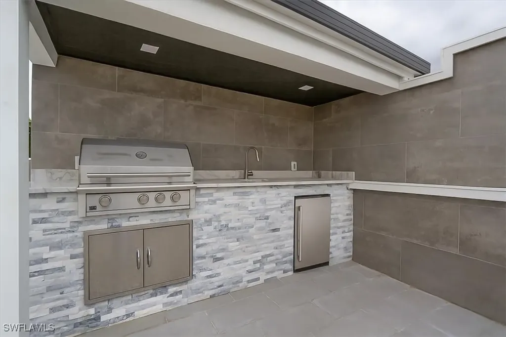 3800 Crayton Road Naples FL 34103