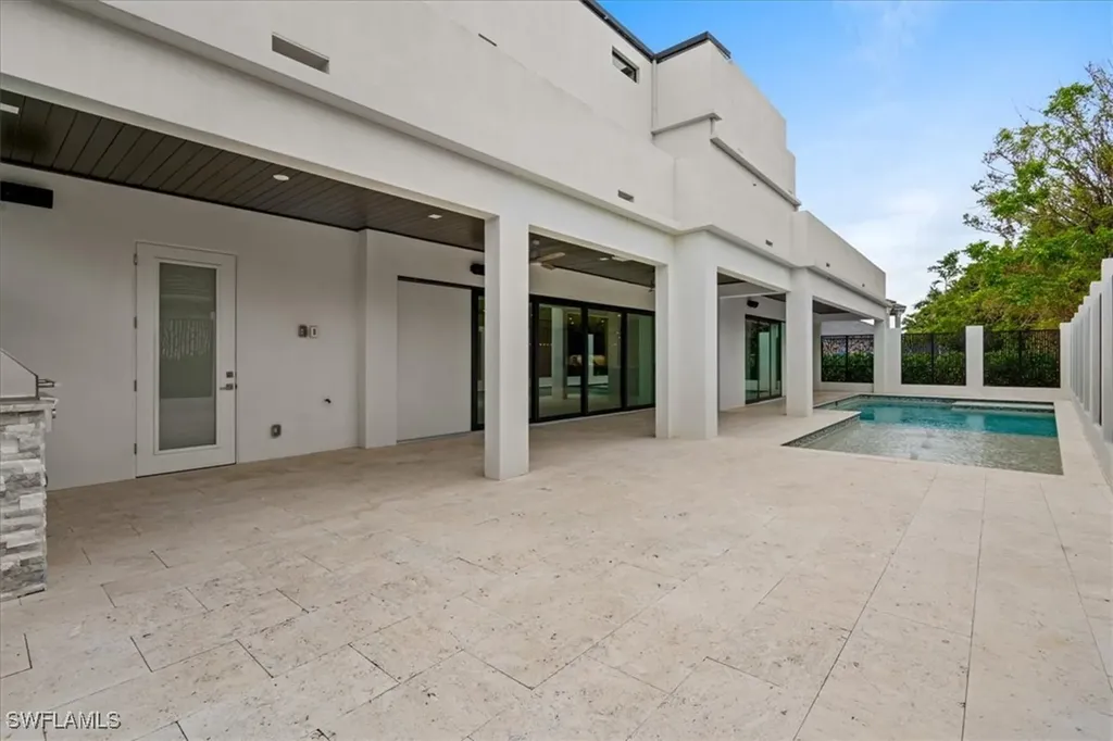 3800 Crayton Road Naples FL 34103