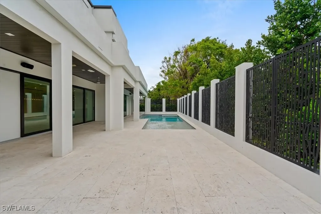 3800 Crayton Road Naples FL 34103