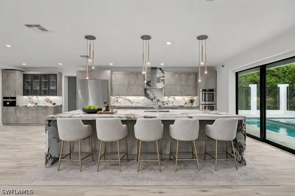 3800 Crayton Road Naples FL 34103