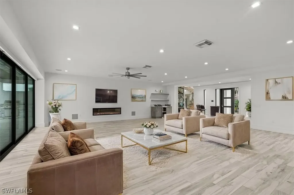 3800 Crayton Road Naples FL 34103