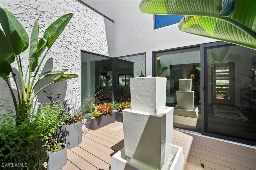 504 Tierra Mar Lane E Naples FL 34108