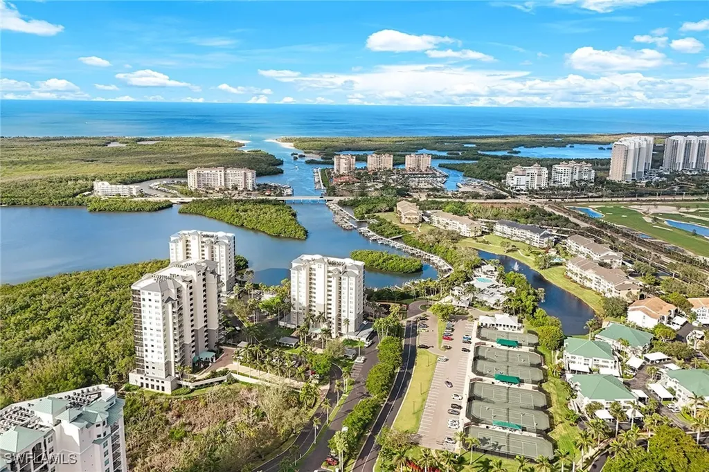 752 Wiggins Lake Drive Naples FL 34110