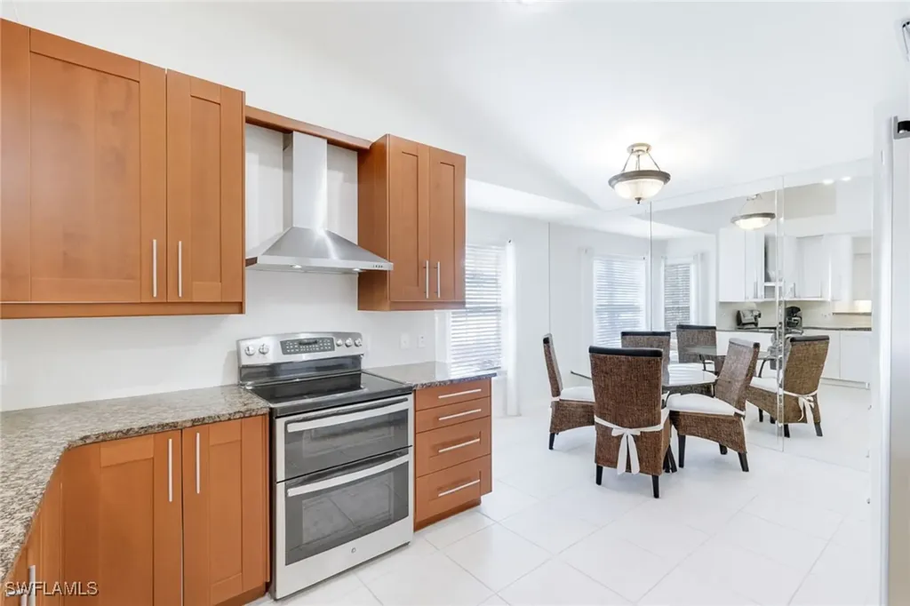 752 Wiggins Lake Drive Naples FL 34110