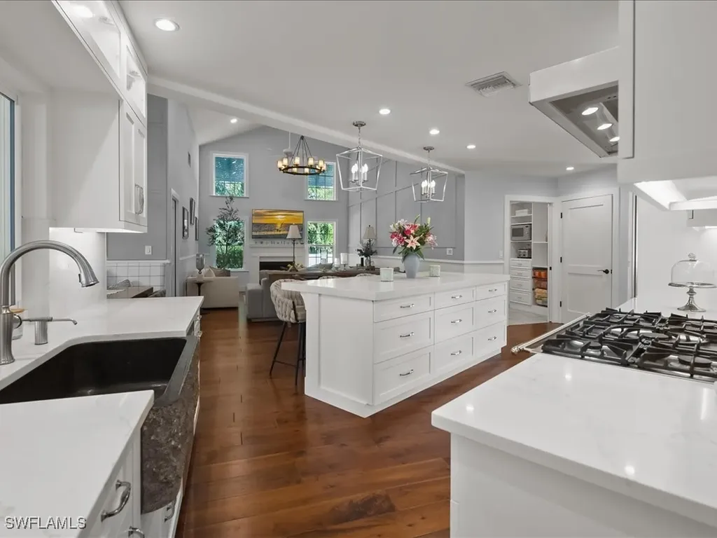 624 Ridge Drive Naples FL 34108