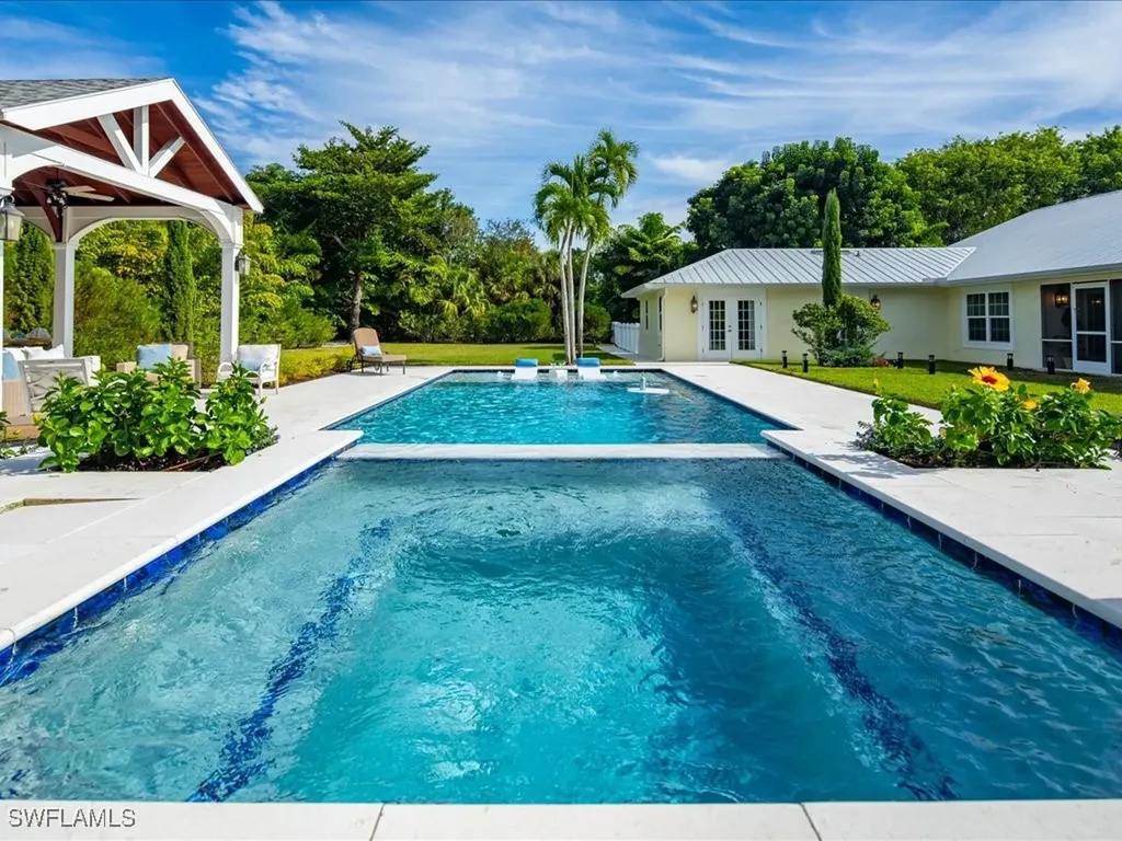 624 Ridge Drive Naples FL 34108