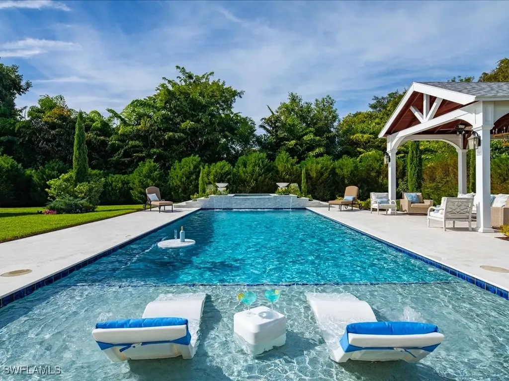 624 Ridge Drive Naples FL 34108