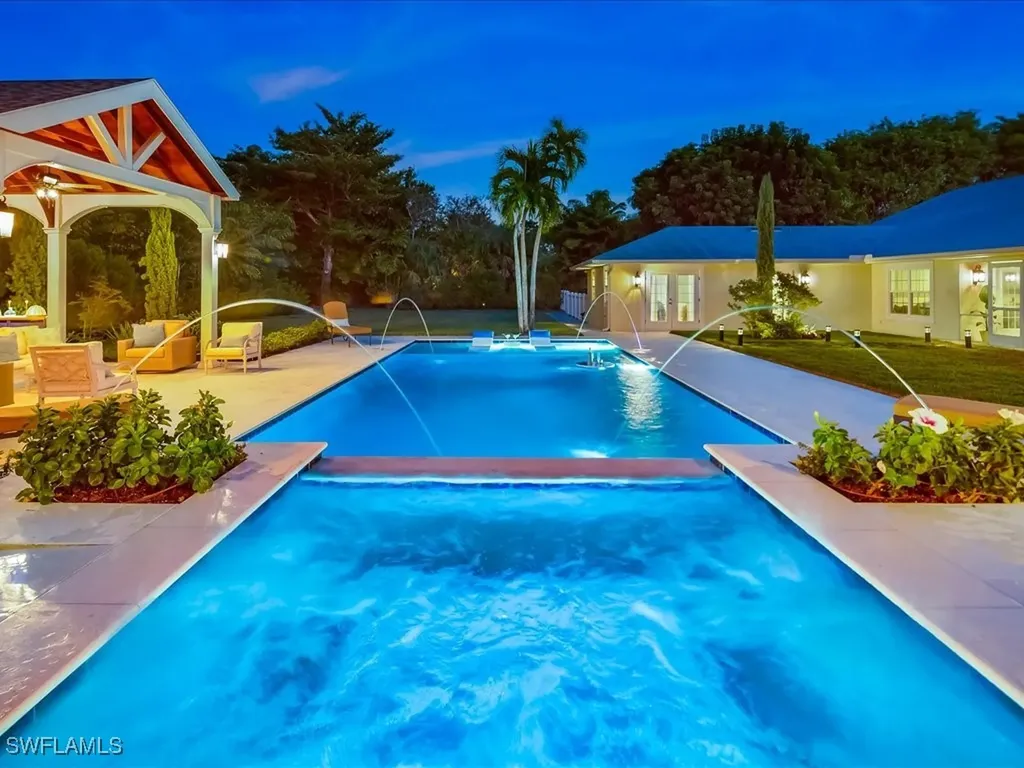 624 Ridge Drive Naples FL 34108