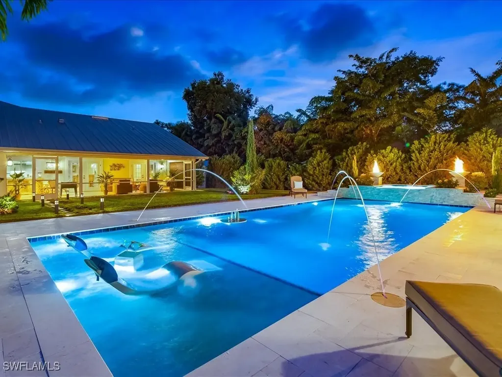 624 Ridge Drive Naples FL 34108